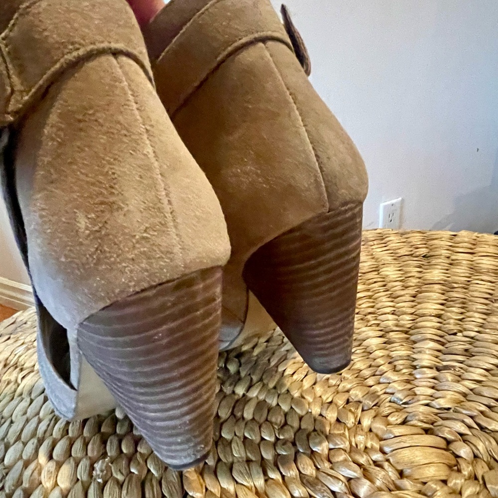 Vince Camuto “Ennley” Bootie - Picture 5 of 6